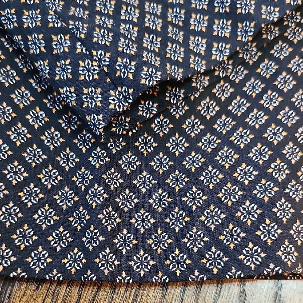 Carolina Belle Navy, Gold And White Patterned Cropped Pants - Picture 7 of 8